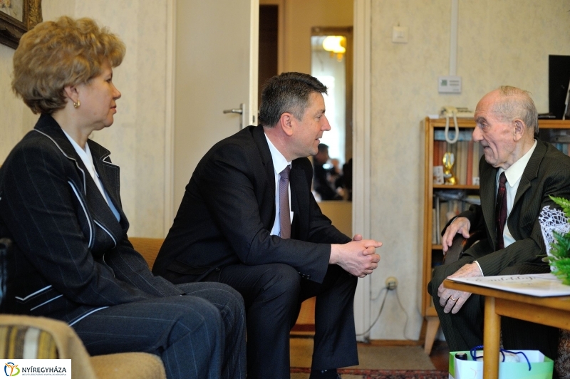 Szépkorú köszöntése - Orosz László