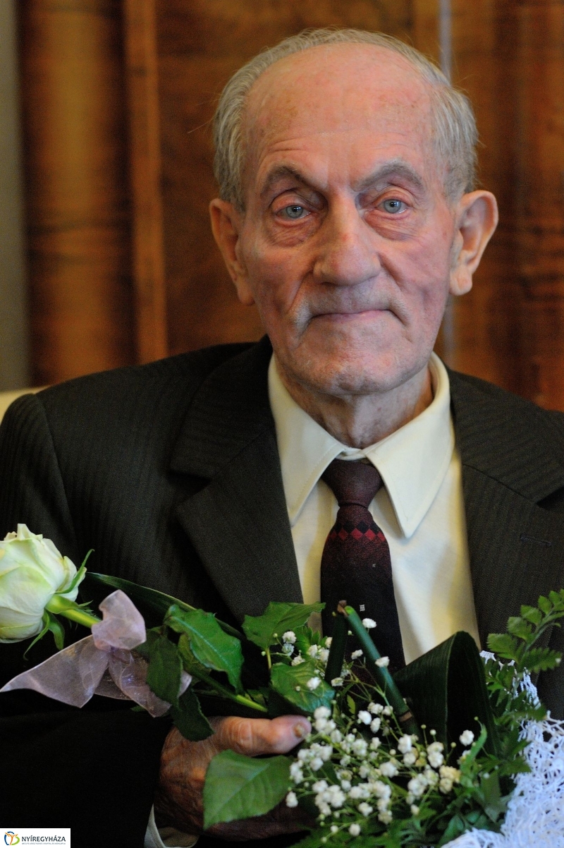 Szépkorú köszöntése - Orosz László