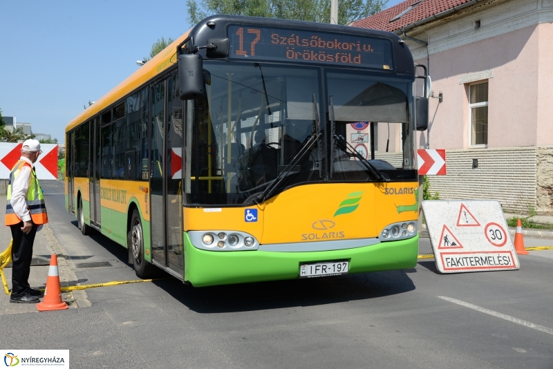 Tereprendezés a Szegfű utcán