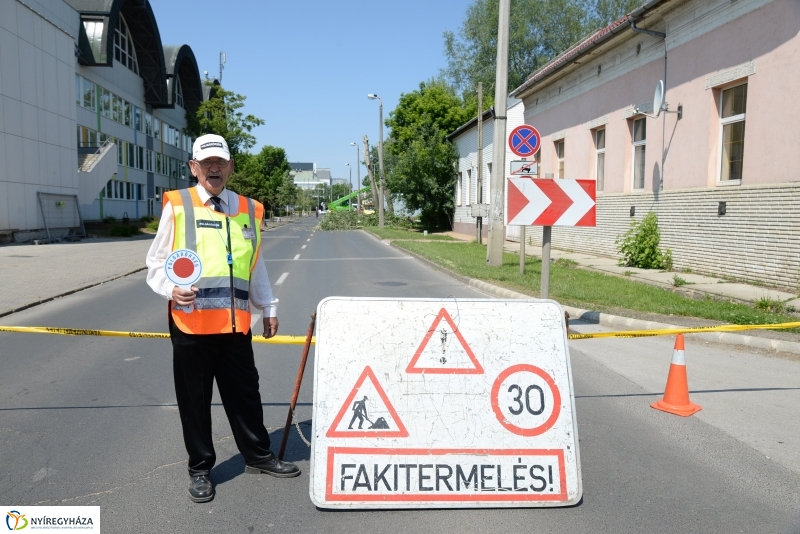 Tereprendezés a Szegfű utcán