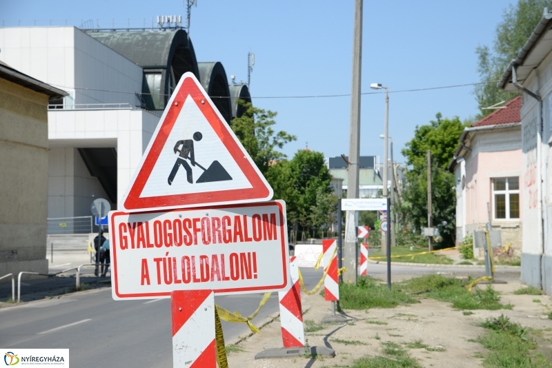 Tereprendezés a Szegfű utcán