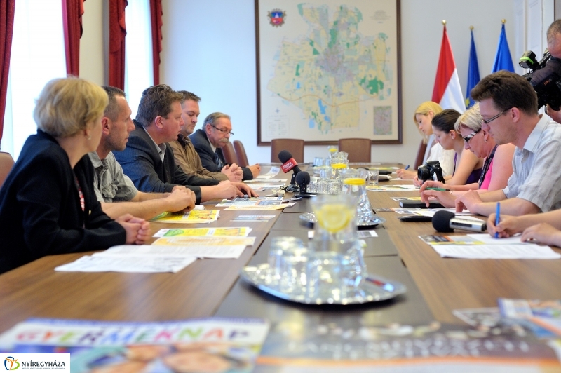 Gyermeknapi programok sajtótájékoztatója