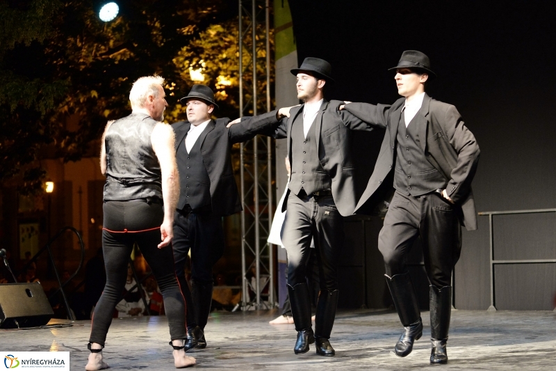 Táncgála a Kossuth téren