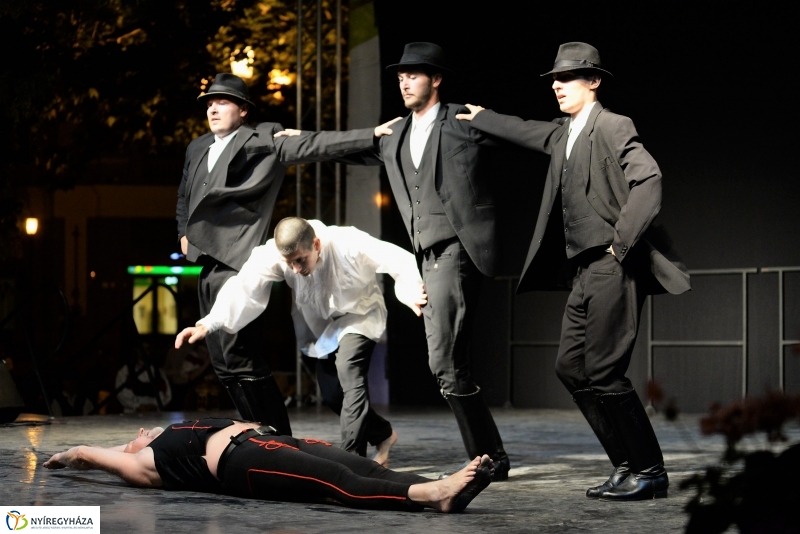 Táncgála a Kossuth téren