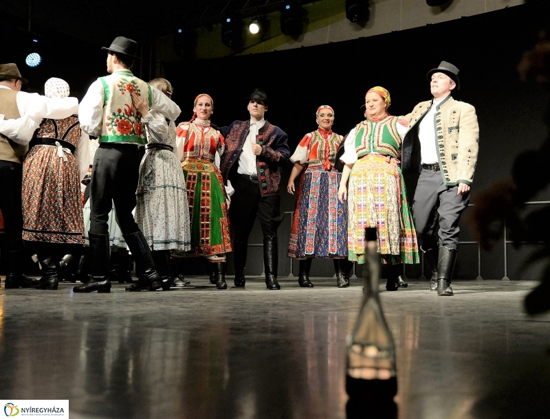 Táncgála a Kossuth téren