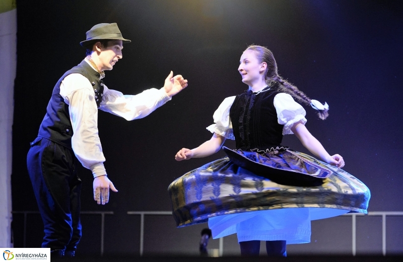 Táncgála a Kossuth téren