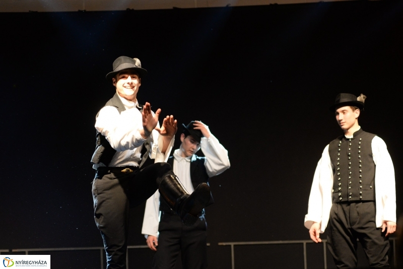 Táncgála a Kossuth téren