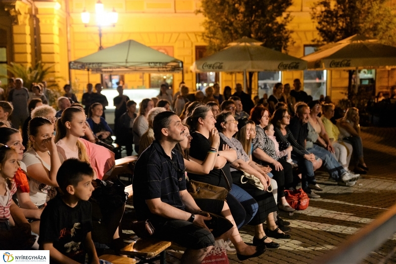 Táncgála a Kossuth téren