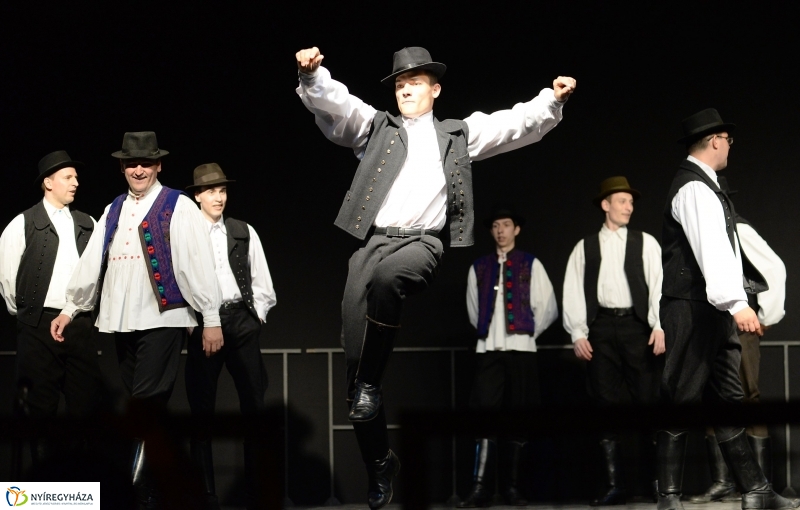 Táncgála a Kossuth téren