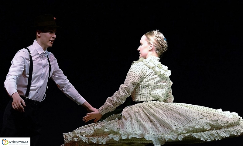 Táncgála a Kossuth téren