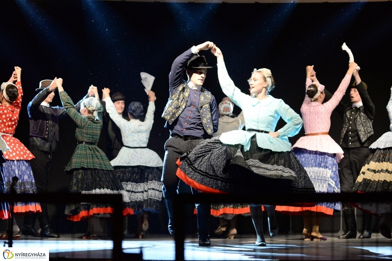 Táncgála a Kossuth téren