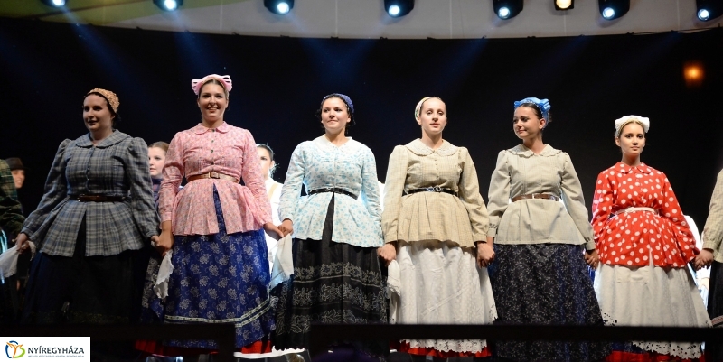 Táncgála a Kossuth téren