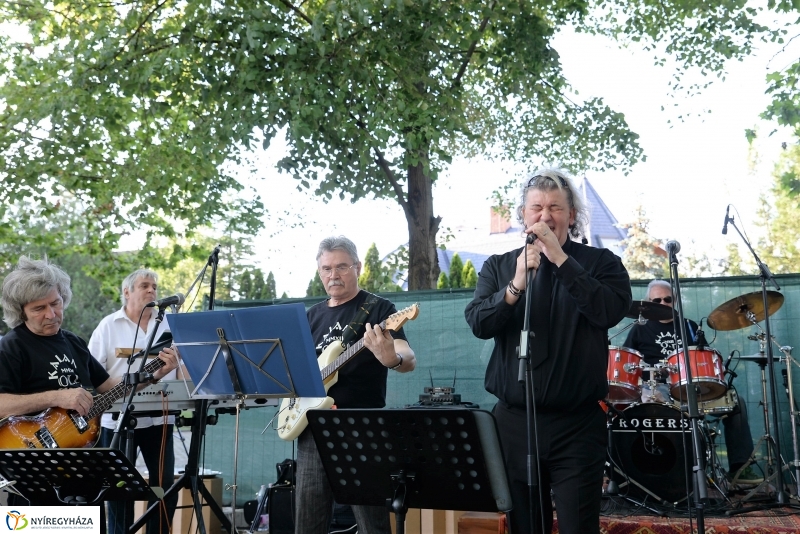 Elnémult a piros gitár-koncert a Bencs Villa udvarán