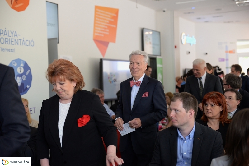 OK Központ avatás Nyíregyházán