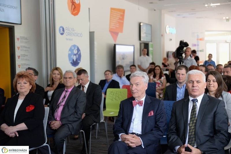 OK Központ avatás Nyíregyházán