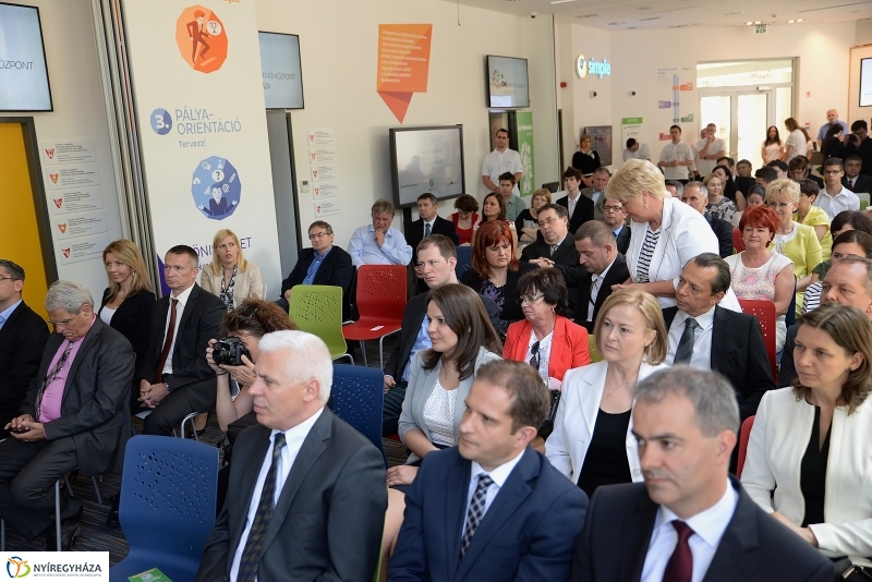 OK Központ avatás Nyíregyházán