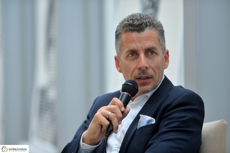 Polgári Szalon vendége - Rákay Philip