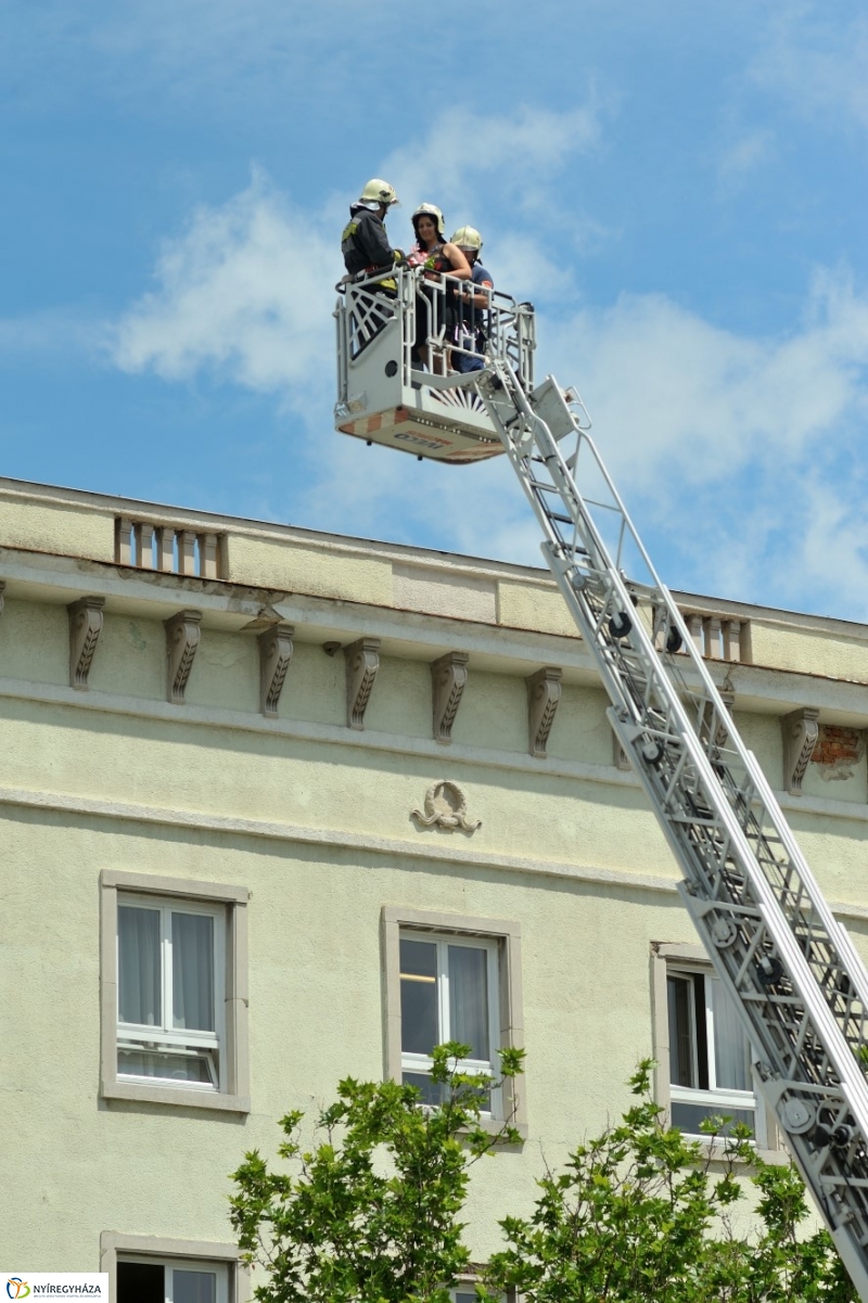 Leánykérés tűzoltó módra