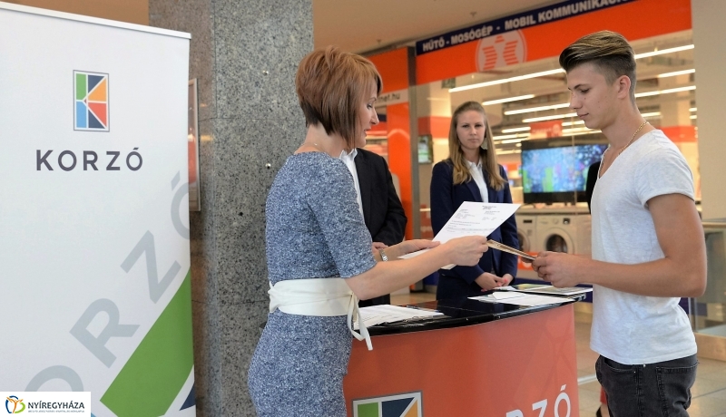 Tablószépségverseny eredményhirdetés a Korzóban