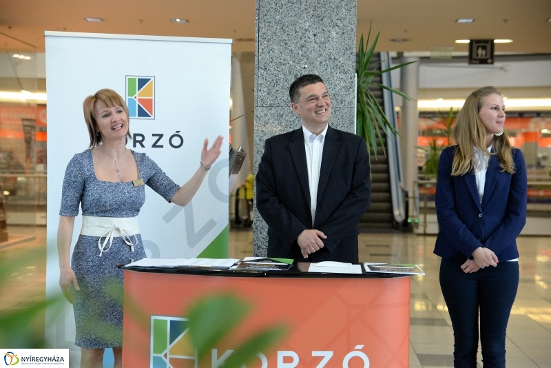 Tablószépségverseny eredményhirdetés a Korzóban