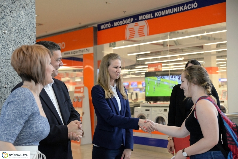 Tablószépségverseny eredményhirdetés a Korzóban