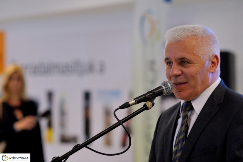 Megnyitott a Continentál Aréna