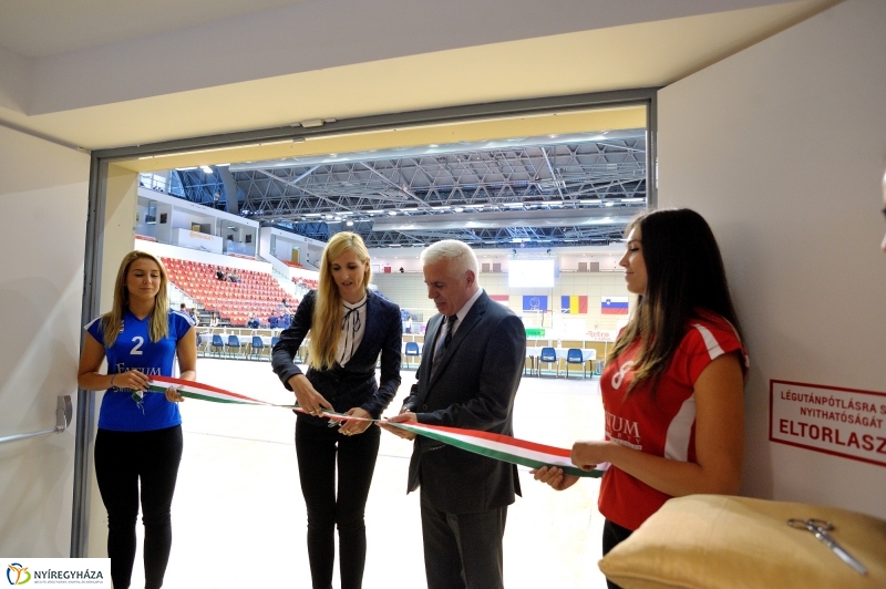 Megnyitott a Continentál Aréna