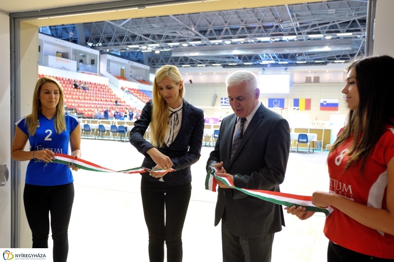 Megnyitott a Continentál Aréna