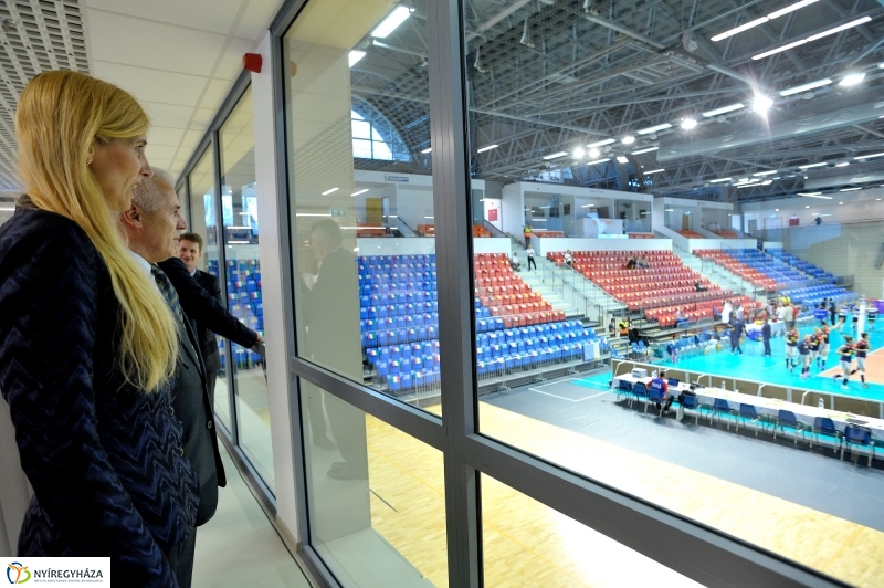 Megnyitott a Continentál Aréna