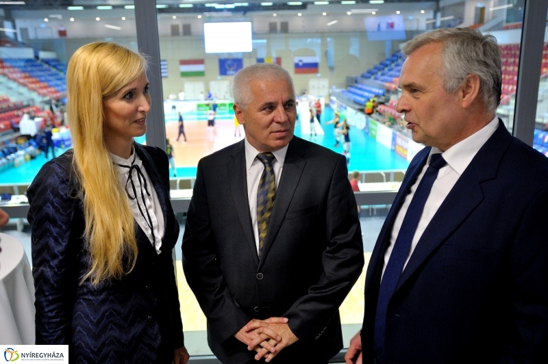 Megnyitott a Continentál Aréna