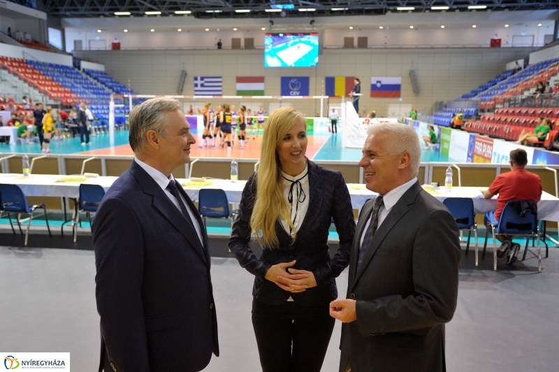 Megnyitott a Continentál Aréna