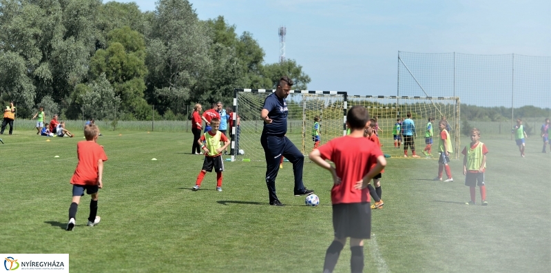 Világbajnok érkezett a Bozsik Akadémia edzésére