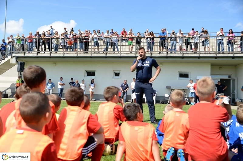 Világbajnok érkezett a Bozsik Akadémia edzésére