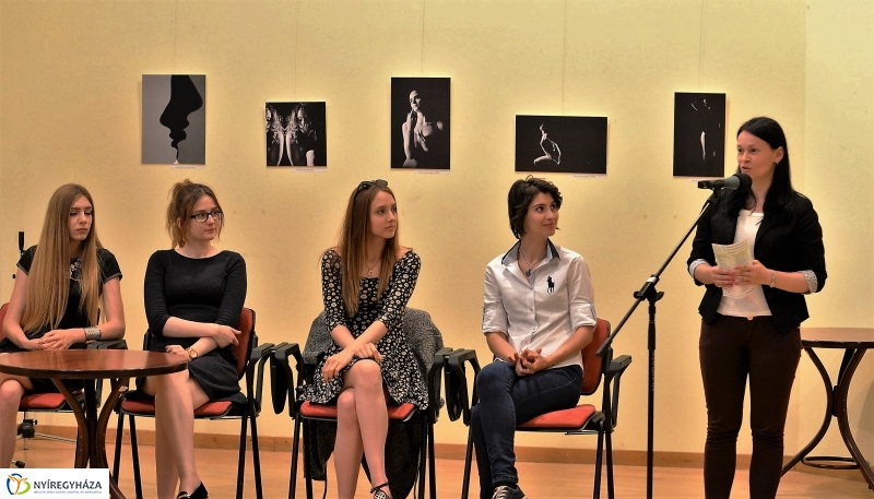 Fotókönyv kiállításmegnyitó