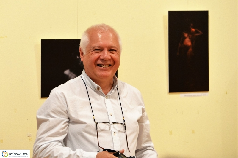 Fotókönyv kiállításmegnyitó