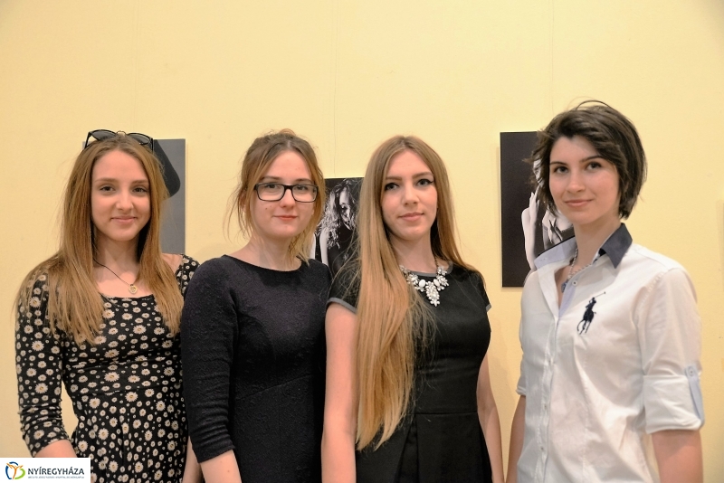 Fotókönyv kiállításmegnyitó