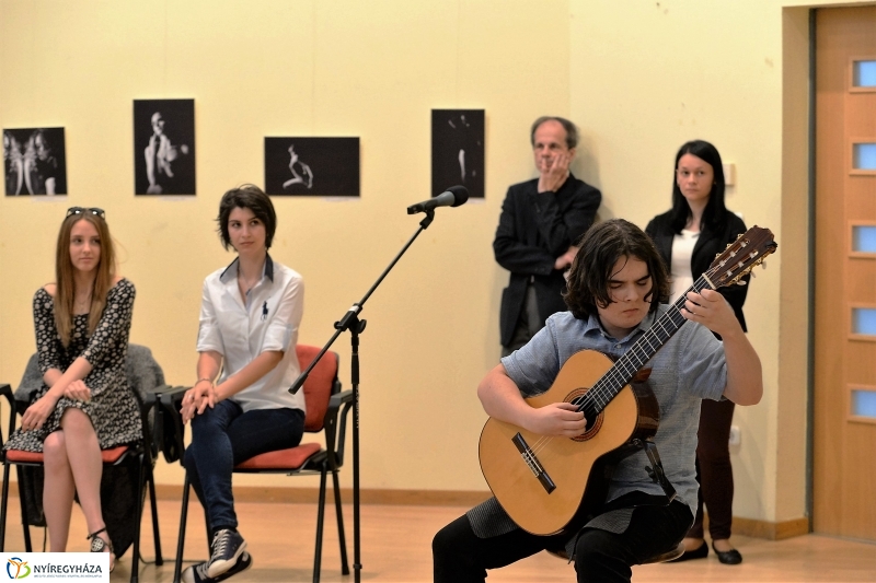 Fotókönyv kiállításmegnyitó