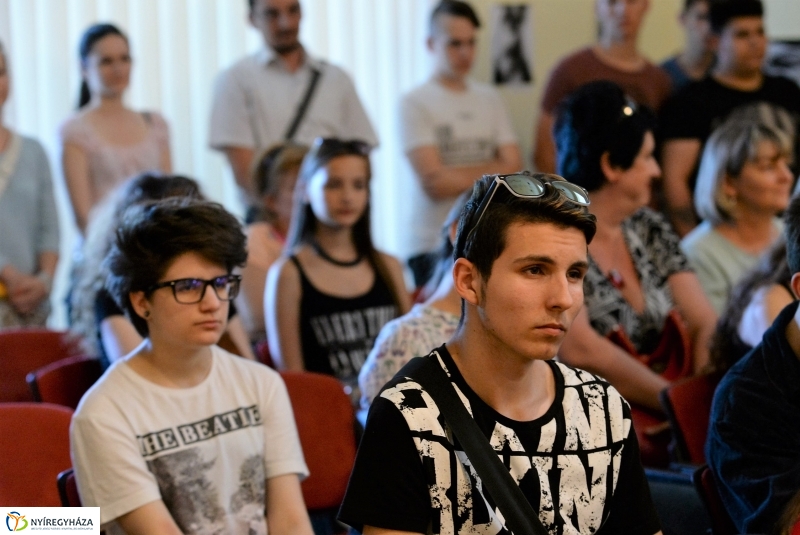 Fotókönyv kiállításmegnyitó