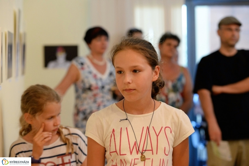 Fotókönyv kiállításmegnyitó