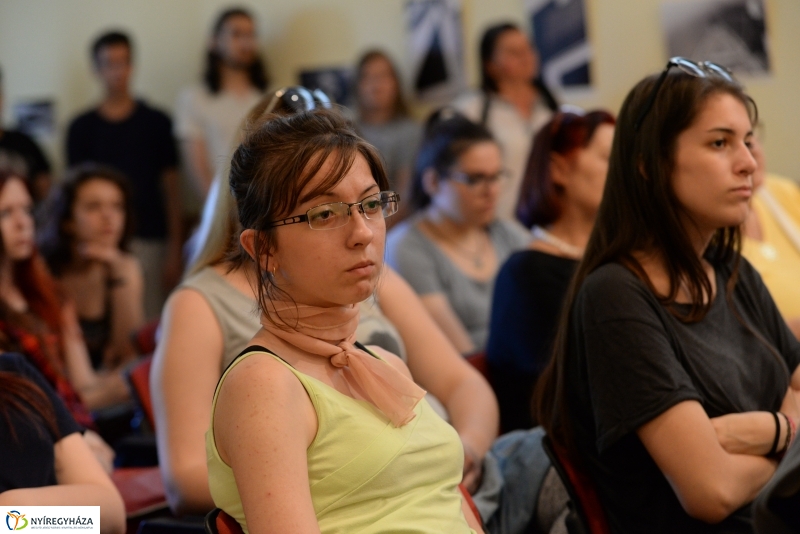 Fotókönyv kiállításmegnyitó