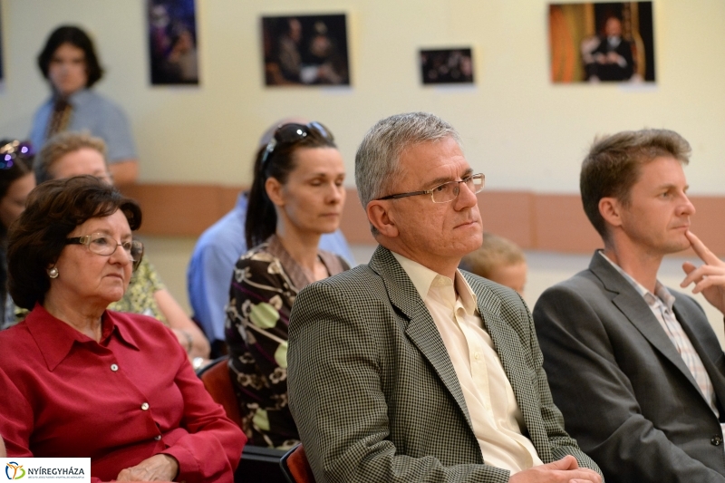 Fotókönyv kiállításmegnyitó