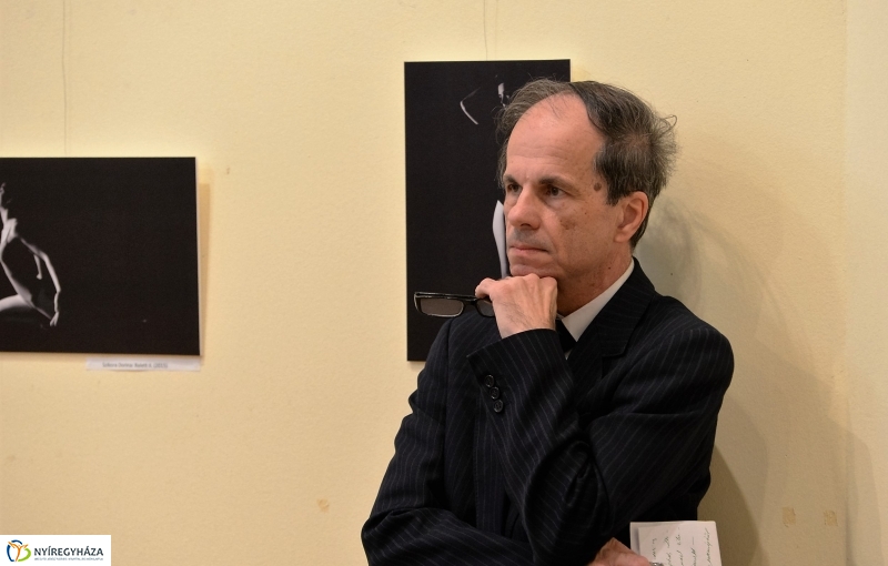 Fotókönyv kiállításmegnyitó