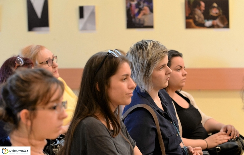 Fotókönyv kiállításmegnyitó