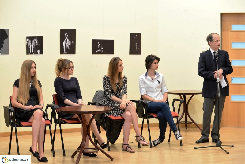 Fotókönyv kiállításmegnyitó