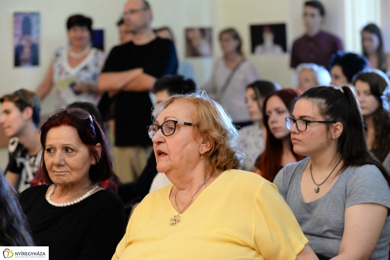 Fotókönyv kiállításmegnyitó