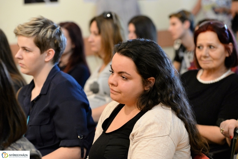 Fotókönyv kiállításmegnyitó