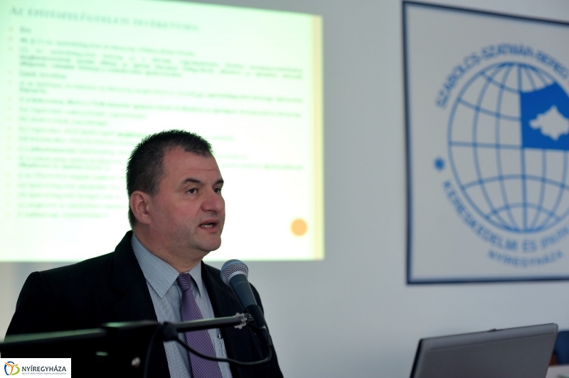 Konferencia az iparkamarában