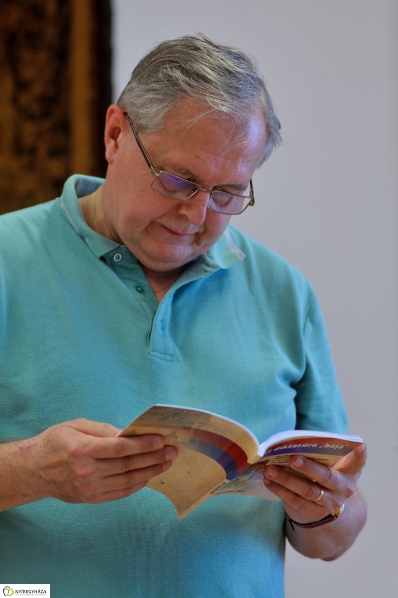 A helyi diktatúra bája könyvbemutató