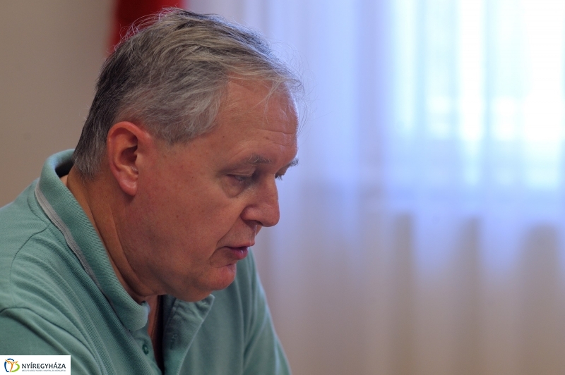 A helyi diktatúra bája könyvbemutató