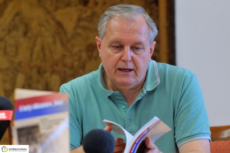 A helyi diktatúra bája könyvbemutató